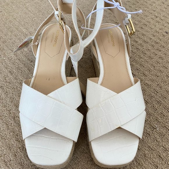 Liz Claiborne Memory Foam White Wedge Almost New with tags - Picture 1 of 6